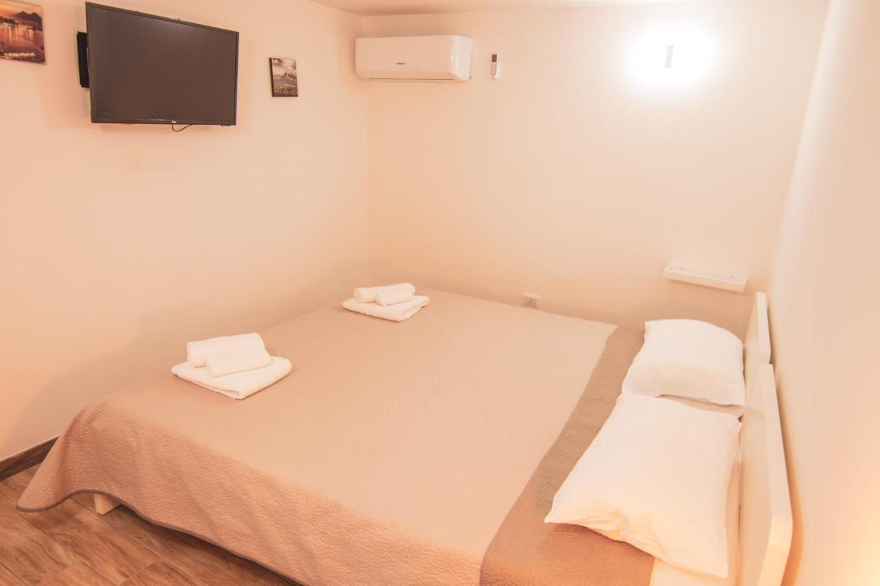 Casa Masaniello - Affittacamere Guesthouse In Historical Center Toledo Station Napoli Ngoại thất bức ảnh
